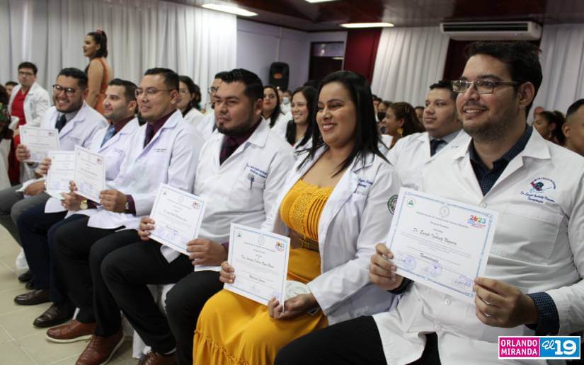 graduaciuon-medicos-especislistas
